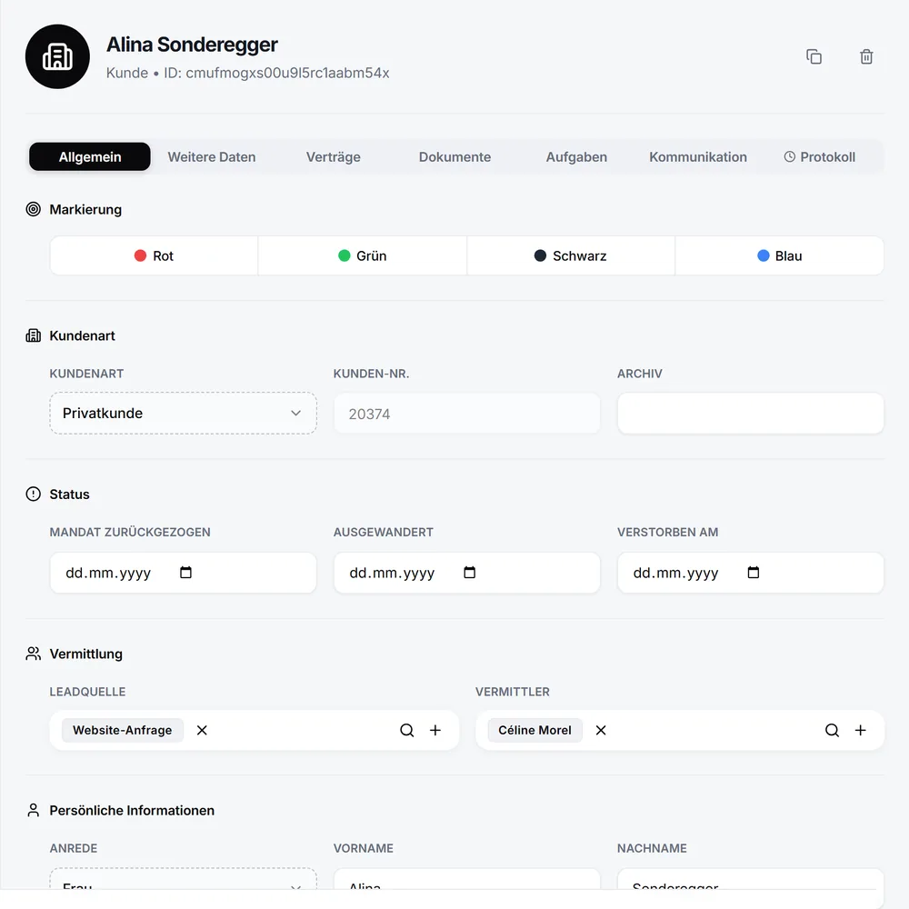 Kunde im Detail mit Tabs für Verträge, Dokumente und Aufgaben